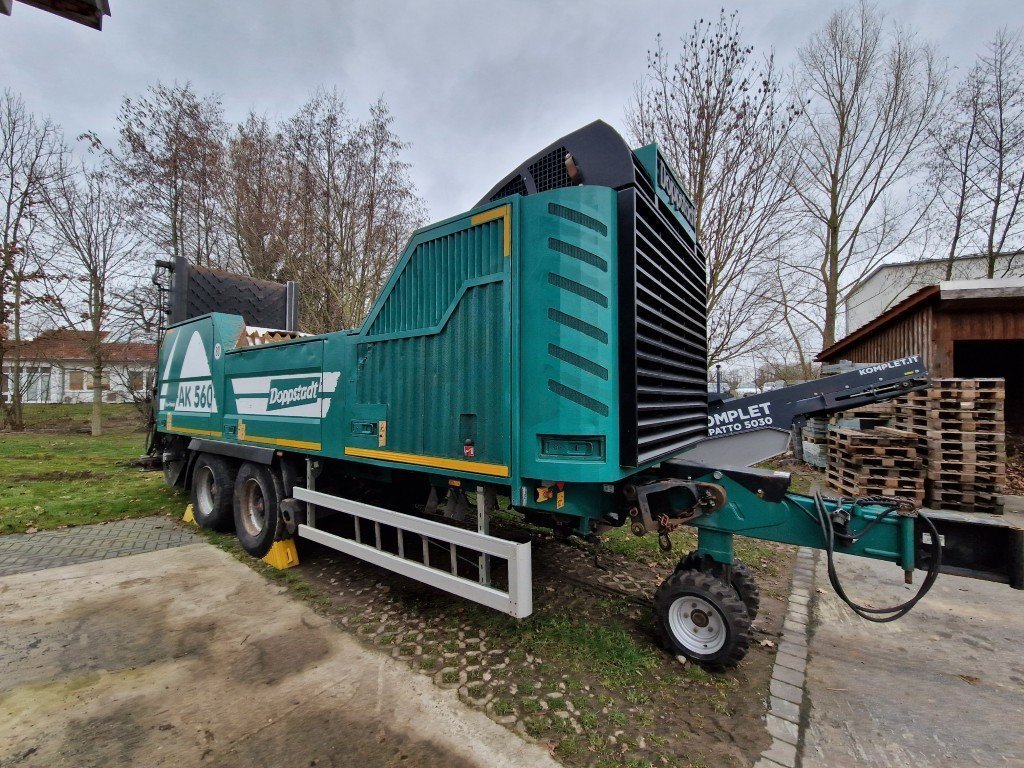 Doppstadt AK560 waste and wood Shredder sold by Findeq to Canada.