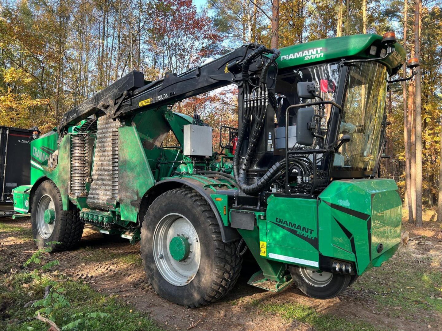 Albach Diamant 2000 Woodchipper for Sale at findeq.com. Contact us if you need a machine like this or any other used equipment.