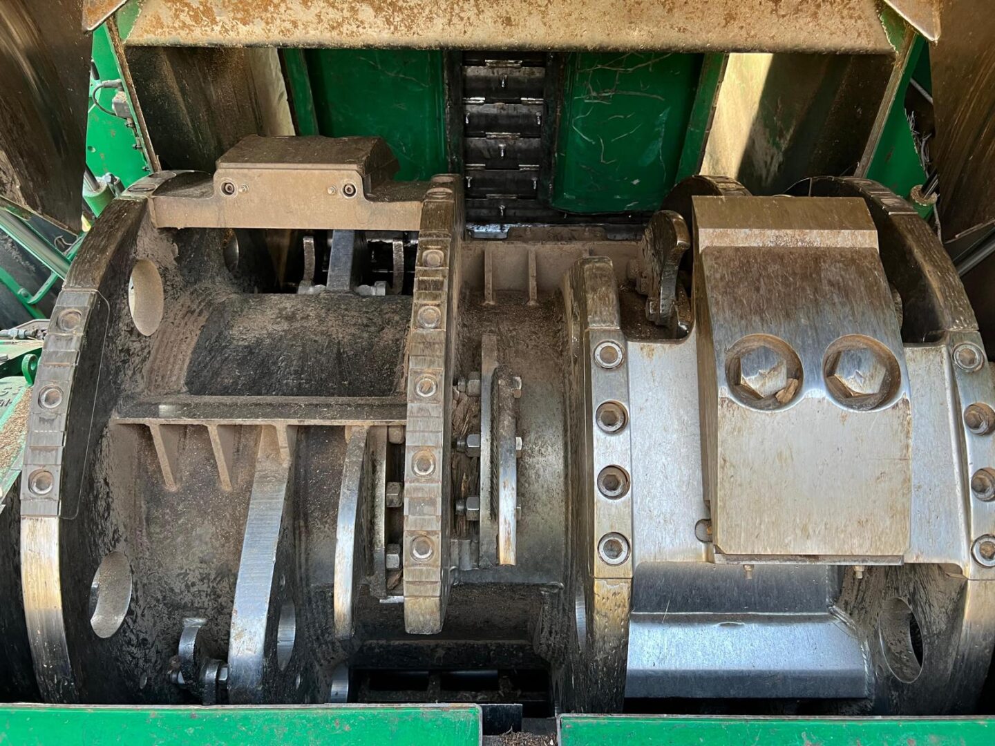 Albach Diamant 2000 Woodchipper for Sale at findeq.com. Contact us if you need a machine like this or any other used equipment.