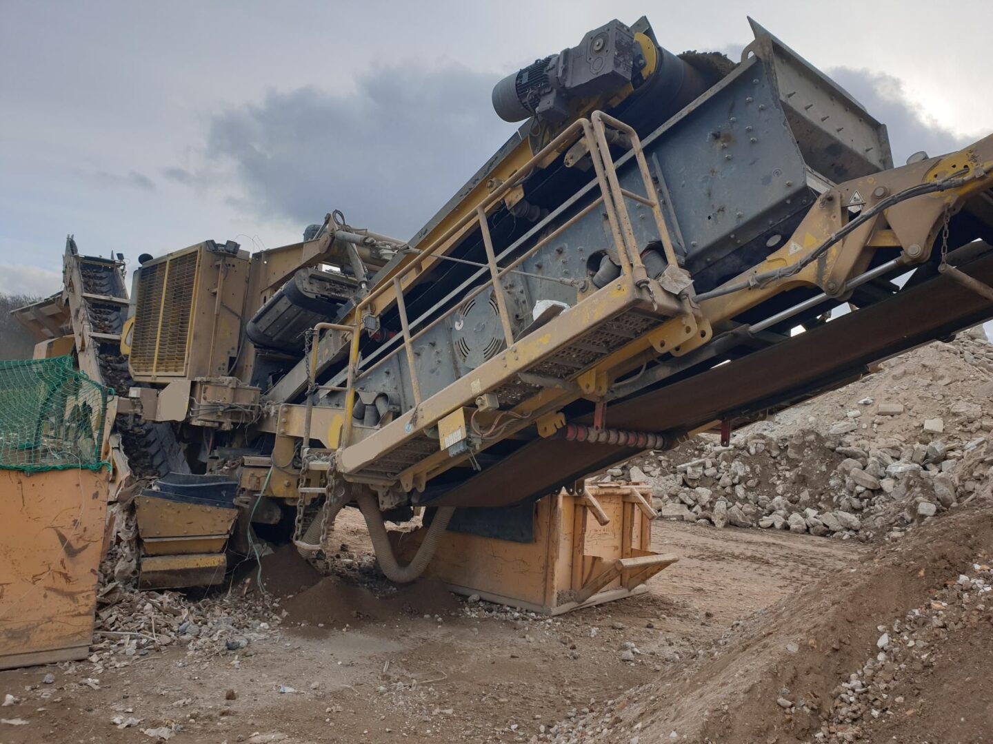 Keestrack R6 tracked impact crusher from 2017, available at Findeq now