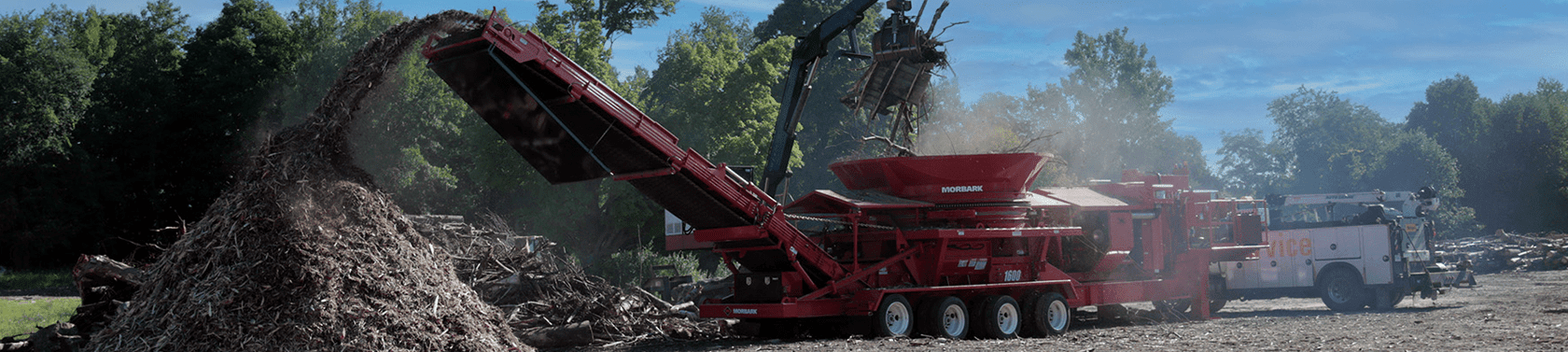 Turning Spoils to Soil: How Morbark Wood Hog™ Horizontal and Tub Grinders Contribute to Composting and Soil Amendment
Morbark horizontal and tub grinders play a pivotal role in the composting and soil amendment processes, providing efficient means to manage organic waste and produce high-quality compost.